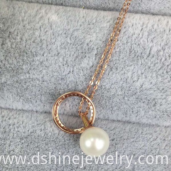 Shell Pearl Pendant Necklace